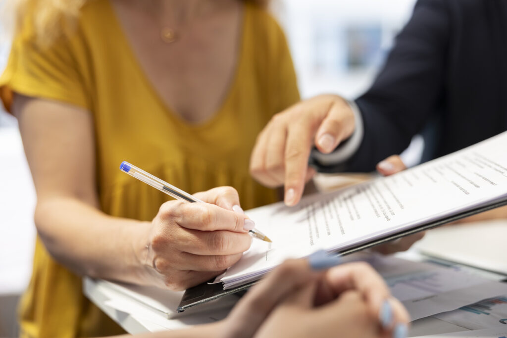 Firma de documentos de gestación subrogada